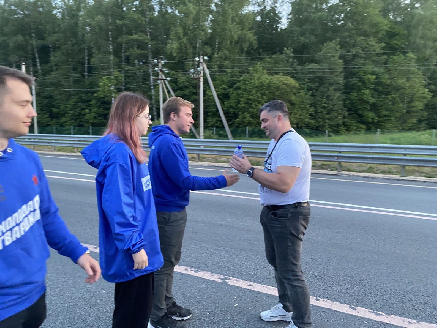 Чехов, волонтеры, трасса, пробки, помощь людям