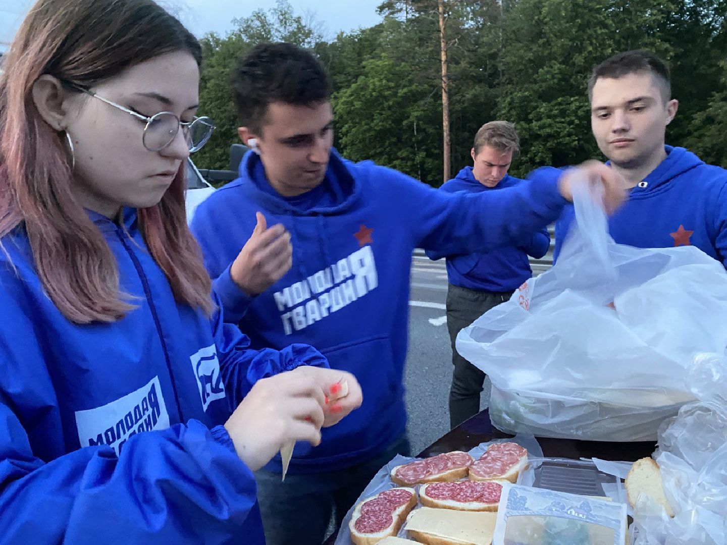 Чехов, волонтеры, трасса, пробки, помощь людям