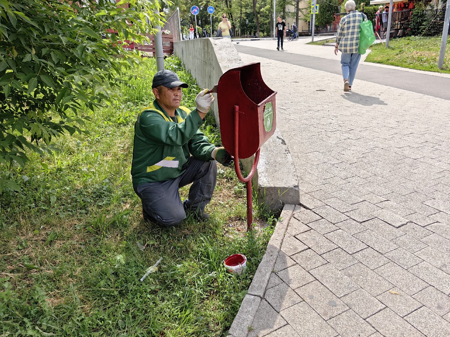 Урны, уборка, покраска, благоустройство