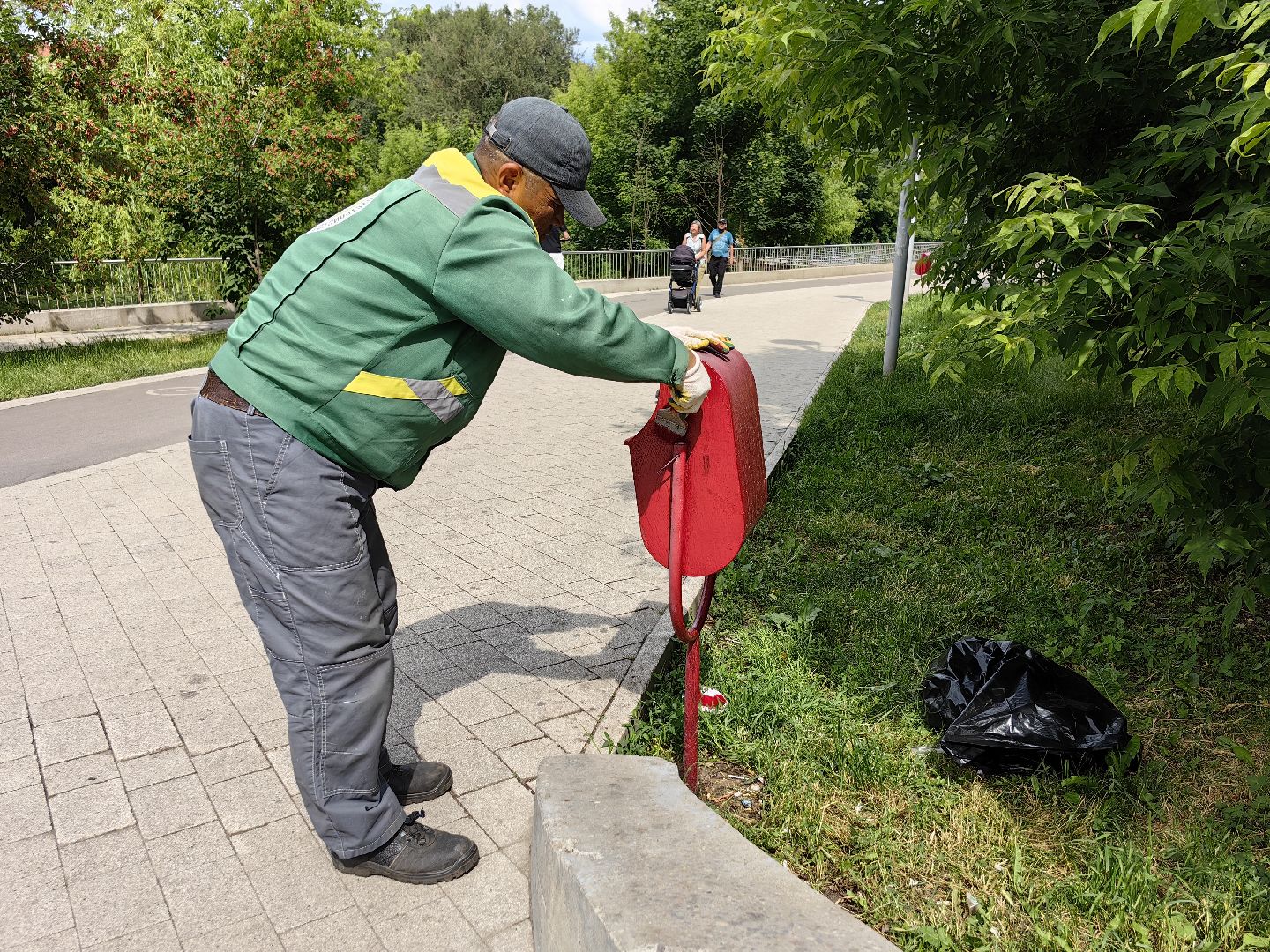 Урны, уборка, покраска, благоустройство