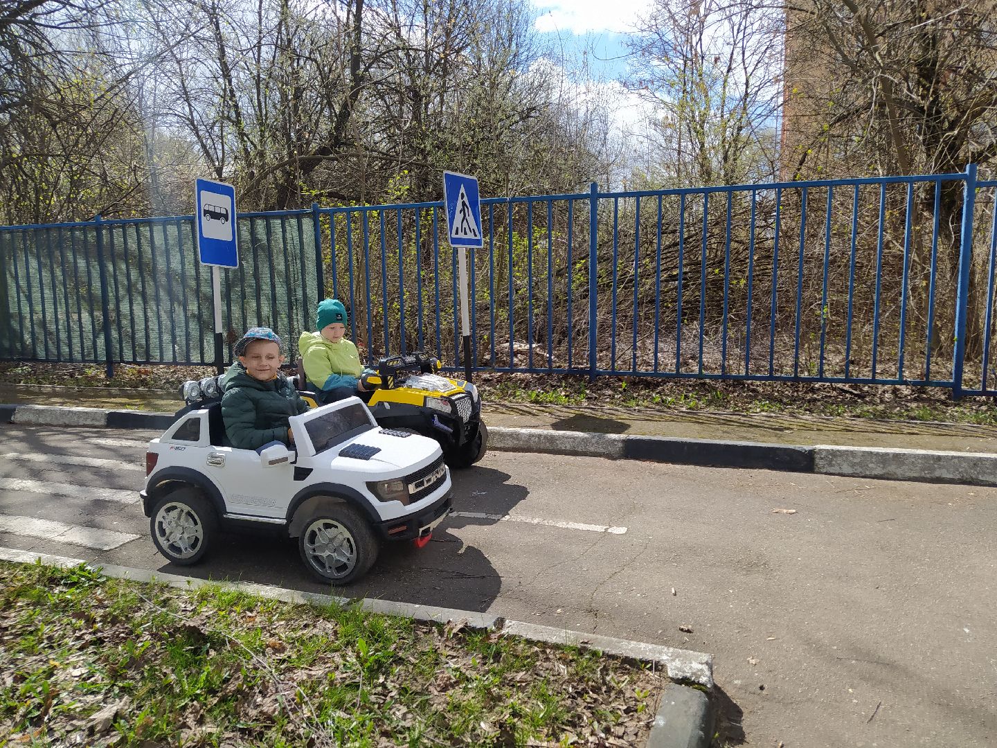 Автогородок, машины, дорога, светофор, зебра, парк