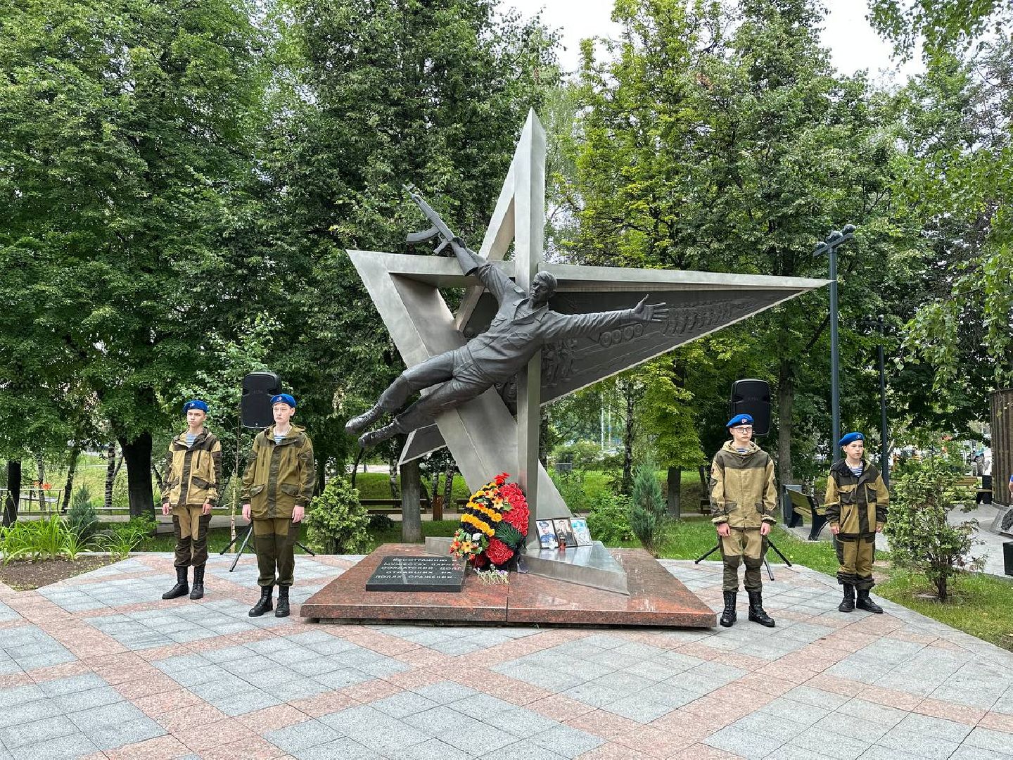 память; воины; видное;