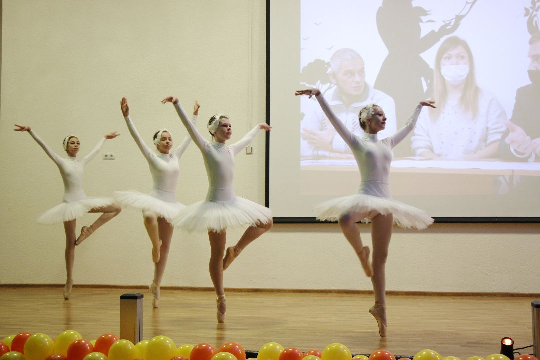 Лобня, города