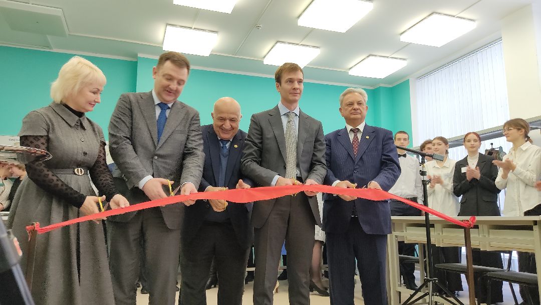 Лобня, города