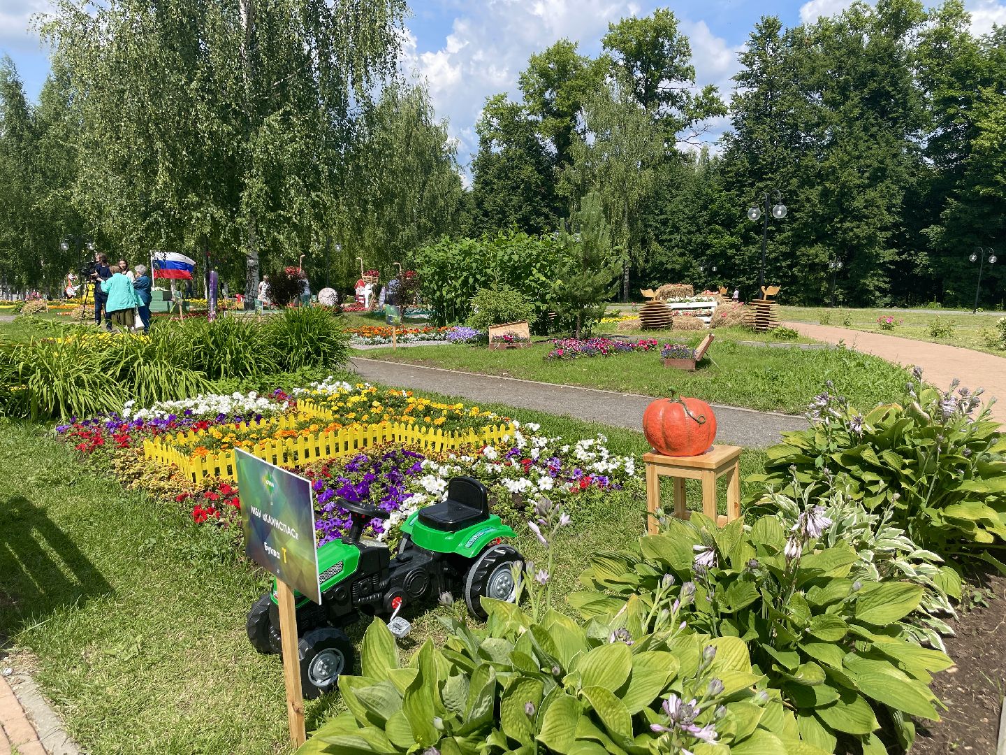 Клин, фестивали, цветы, общество