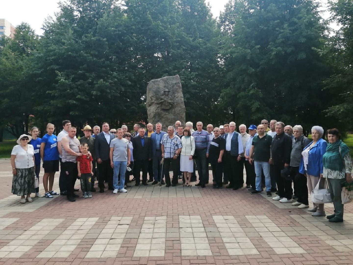 Чехов, ветераны, памятник, цветы, возложение, День ветеранов боевых действий