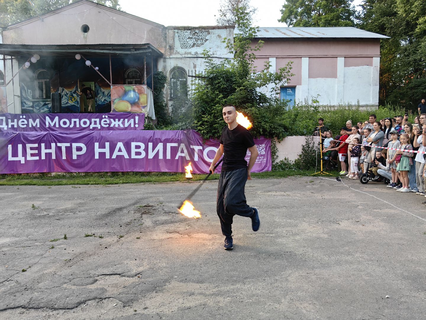 Шоу, артист, сцена, огнемёт, огонь