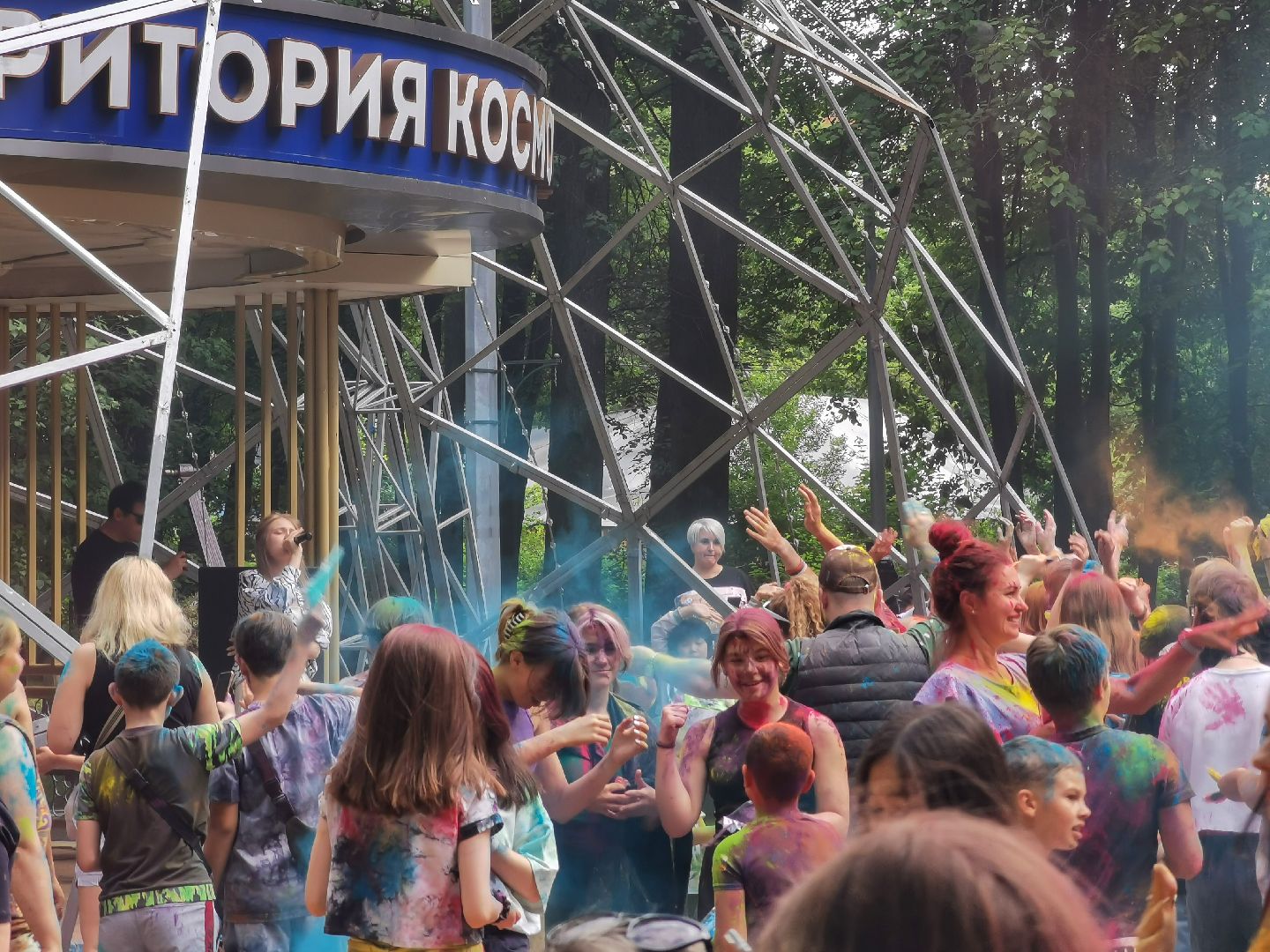 фестиваль красок, лето в подмосковье, парки подмосковья,