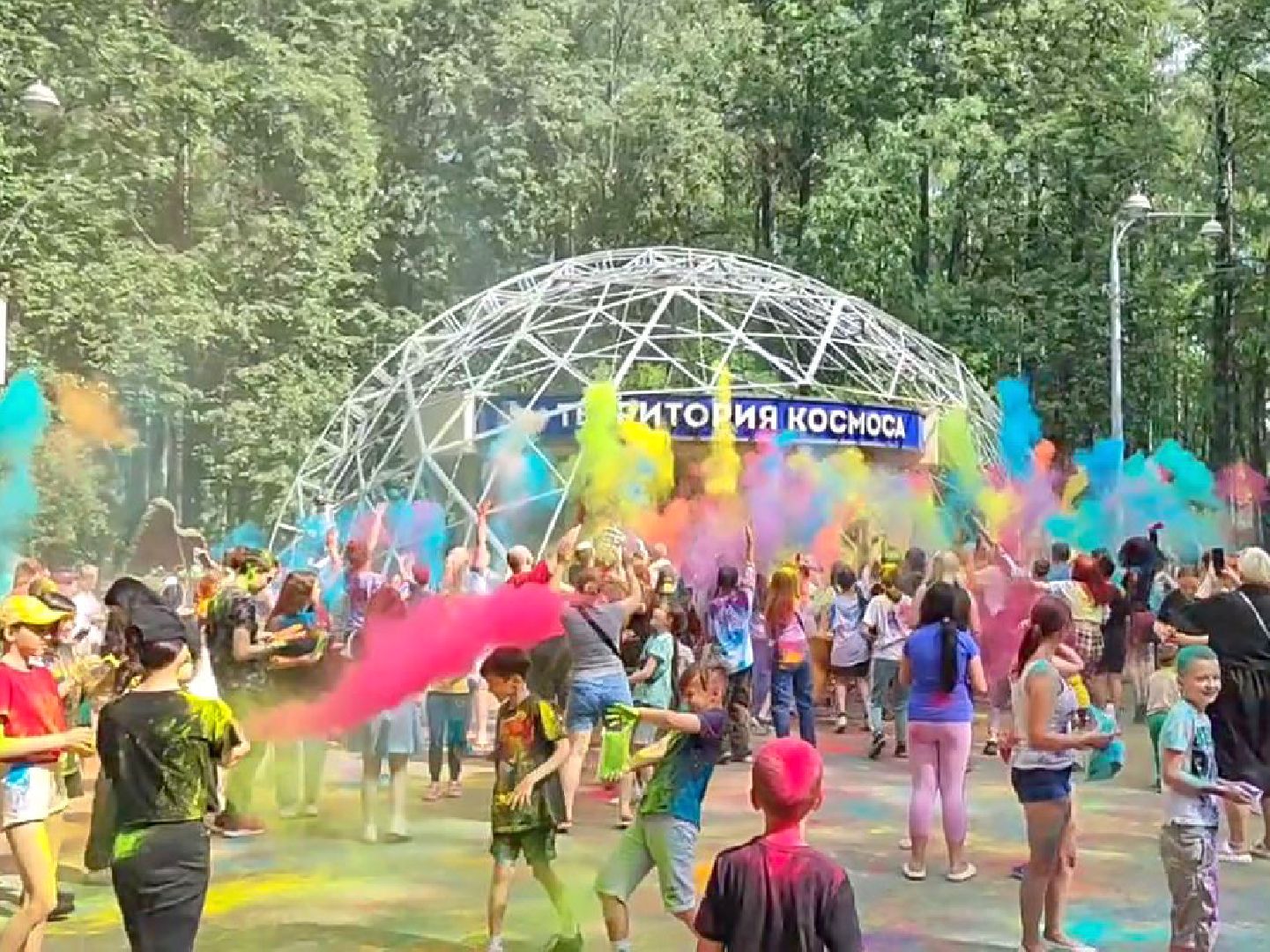 фестиваль красок, лето в подмосковье, парки подмосковья,
