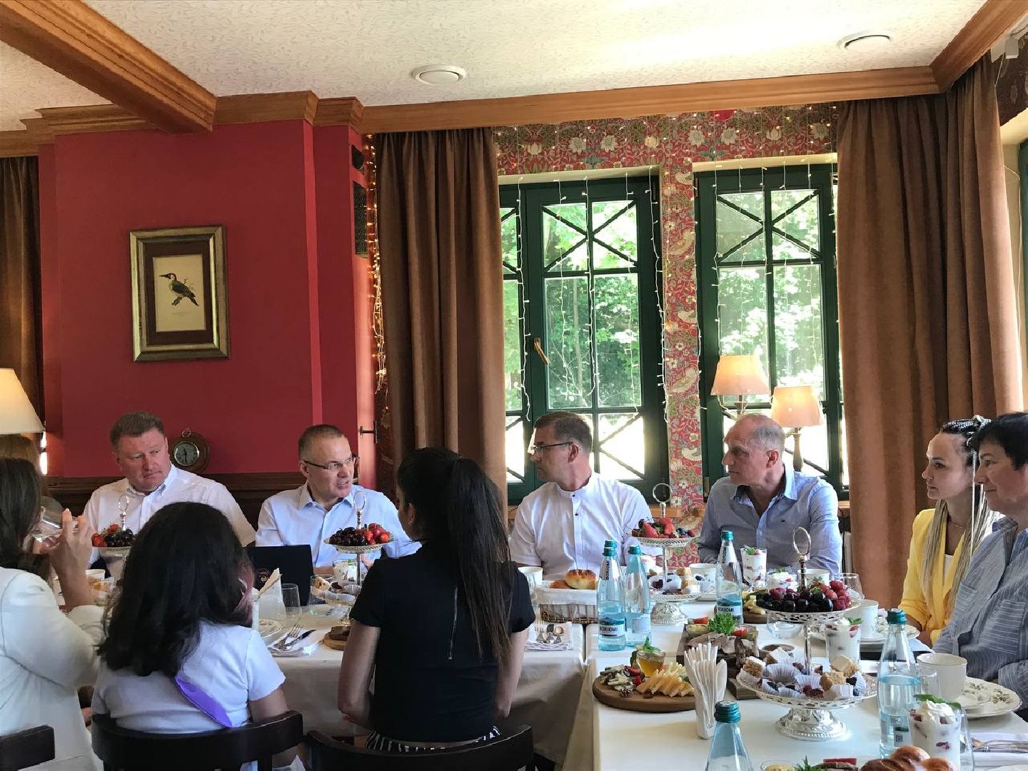 Коломна, Озёры, Общество