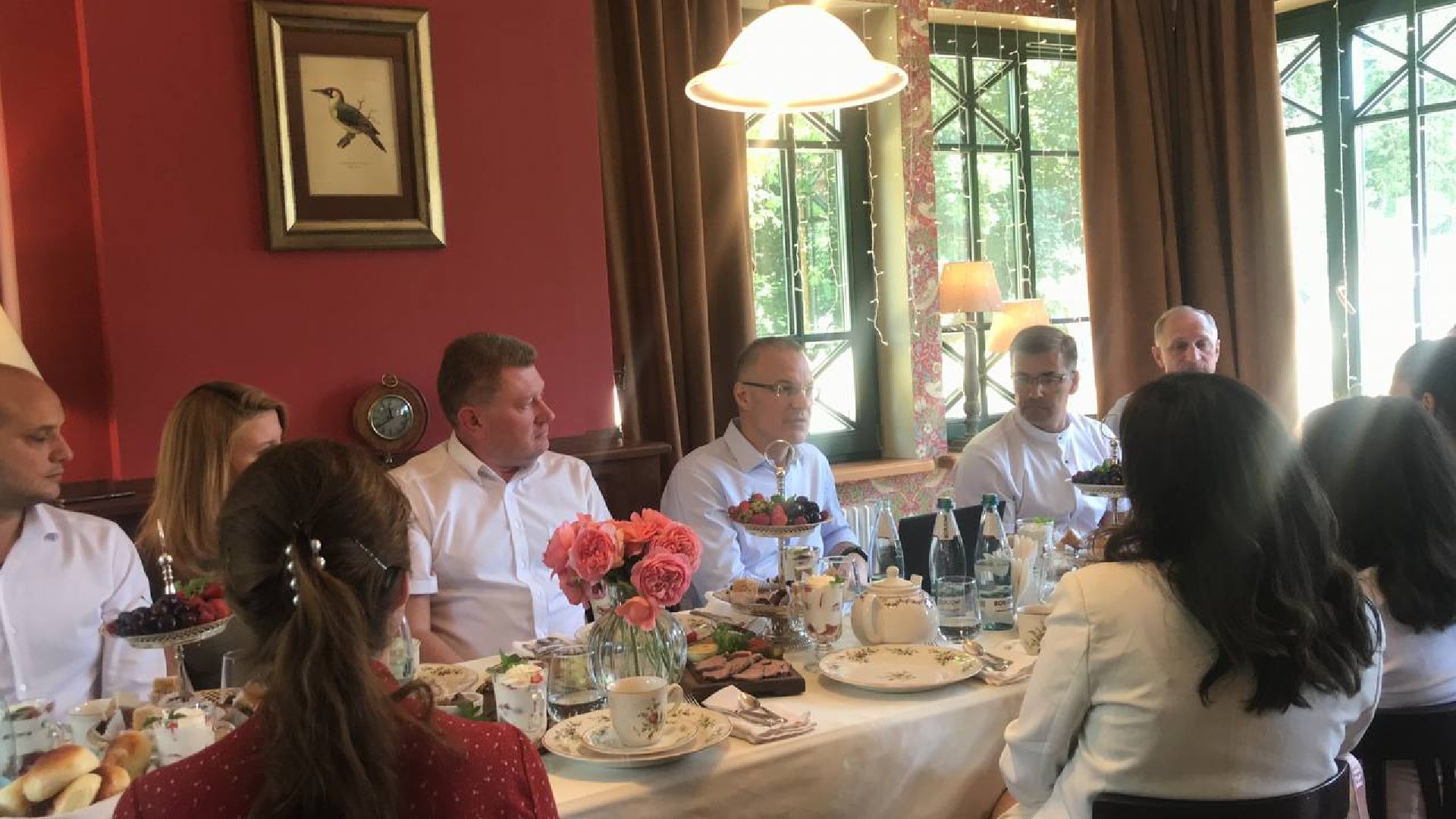 Коломна, Озёры, Общество