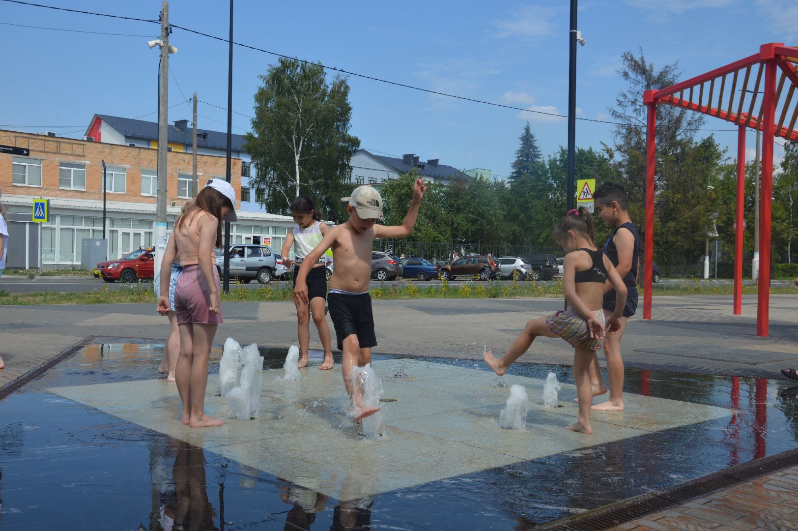 Шатура, фонтан, дети, играют