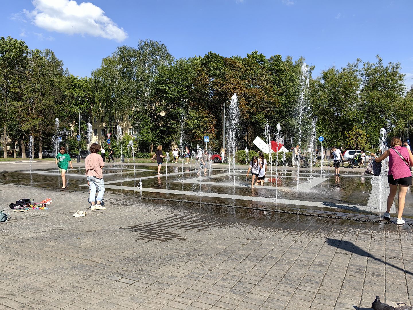 Фонтан, дети, лето, жара