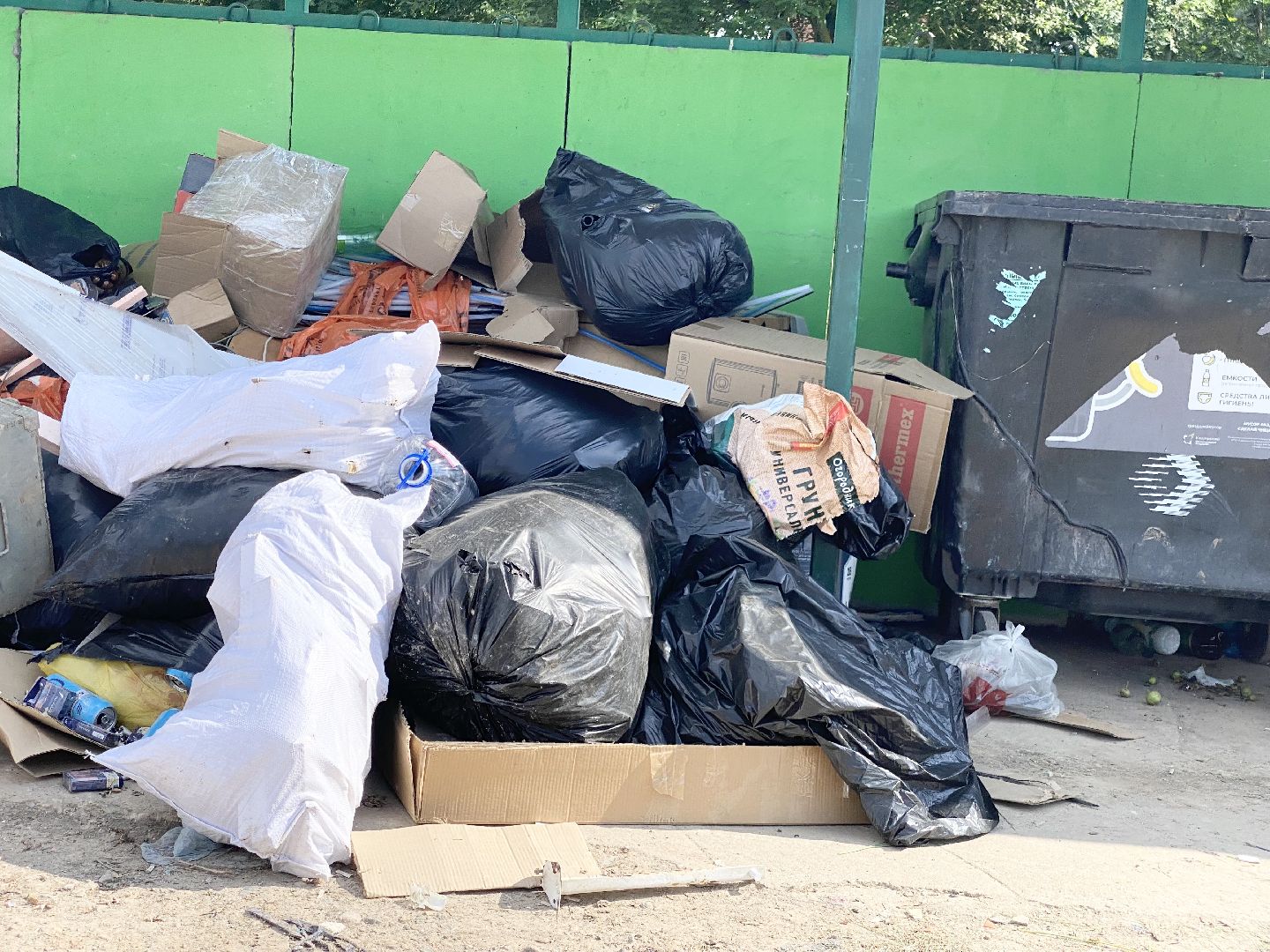 Домодедово, контейнерная площадка, просьба жителей, строительный мусор, крупногабаритный мусор, сортировка отходов, информационные таблички