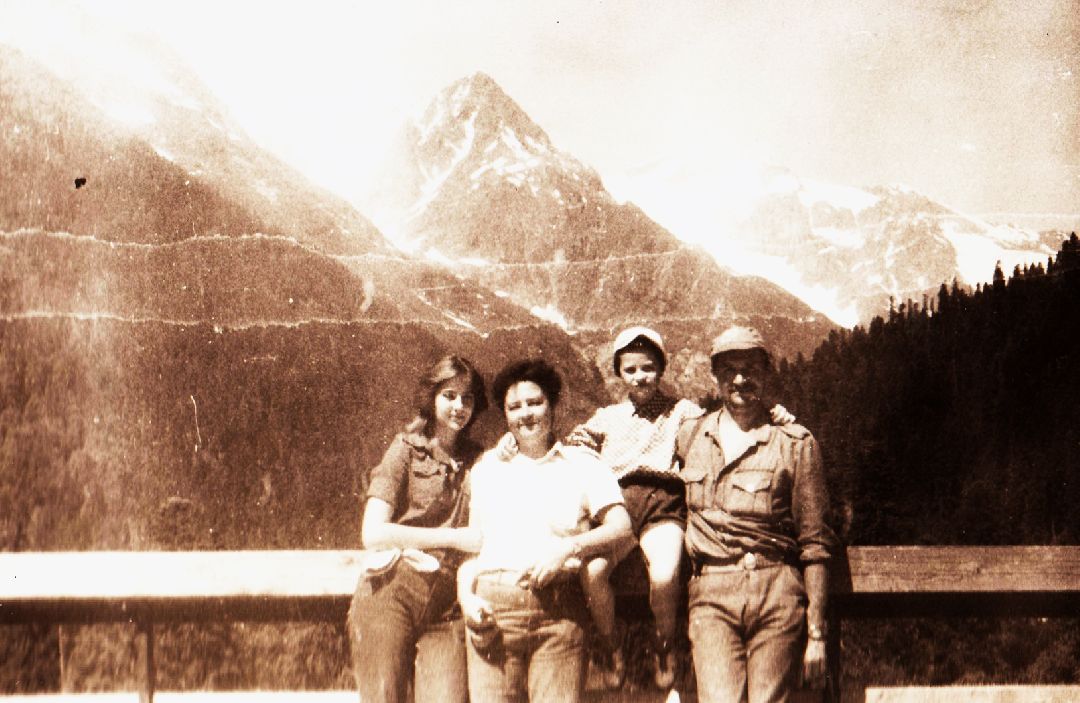 Лобня, города