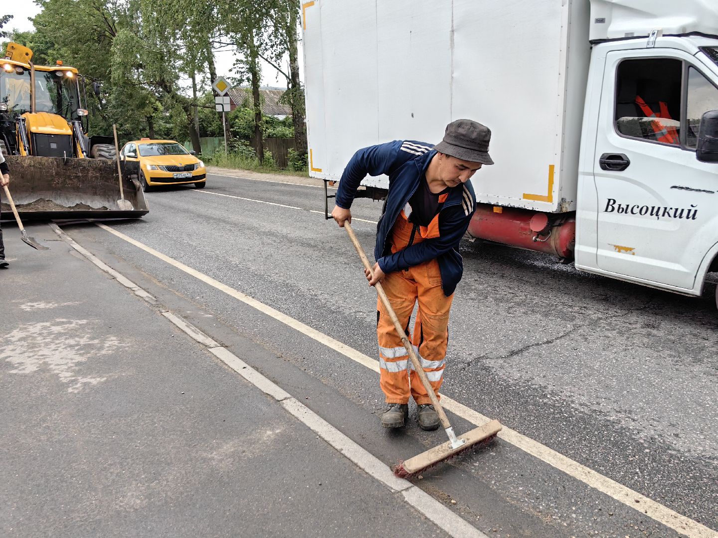 Дороги, уборка, погрузчик, пыль, бордюр