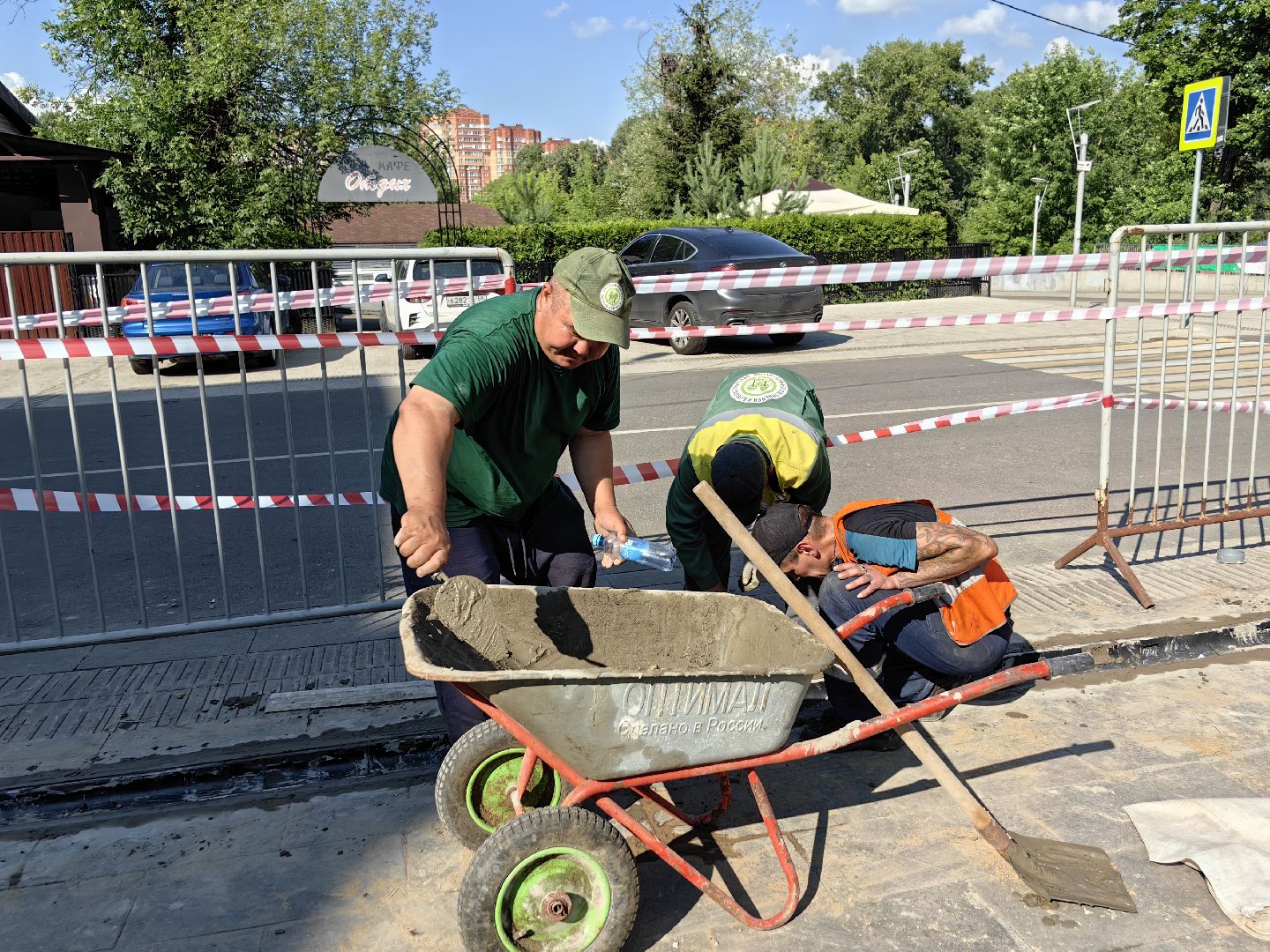 Слив, решётки, дорога, желоб