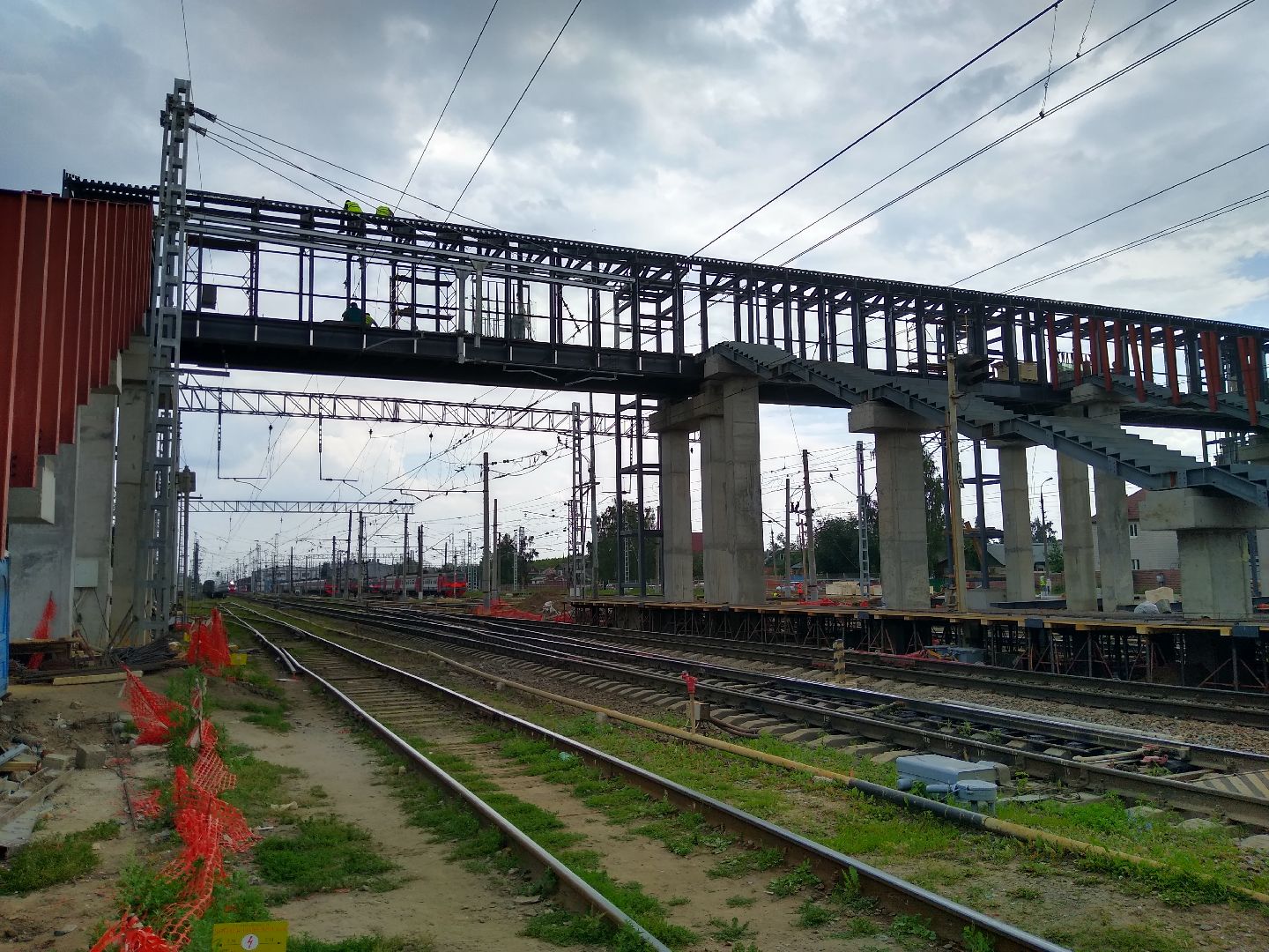 Раменское, транспорт, на мостовом сооружении у платформы Ипподром возвели крышу