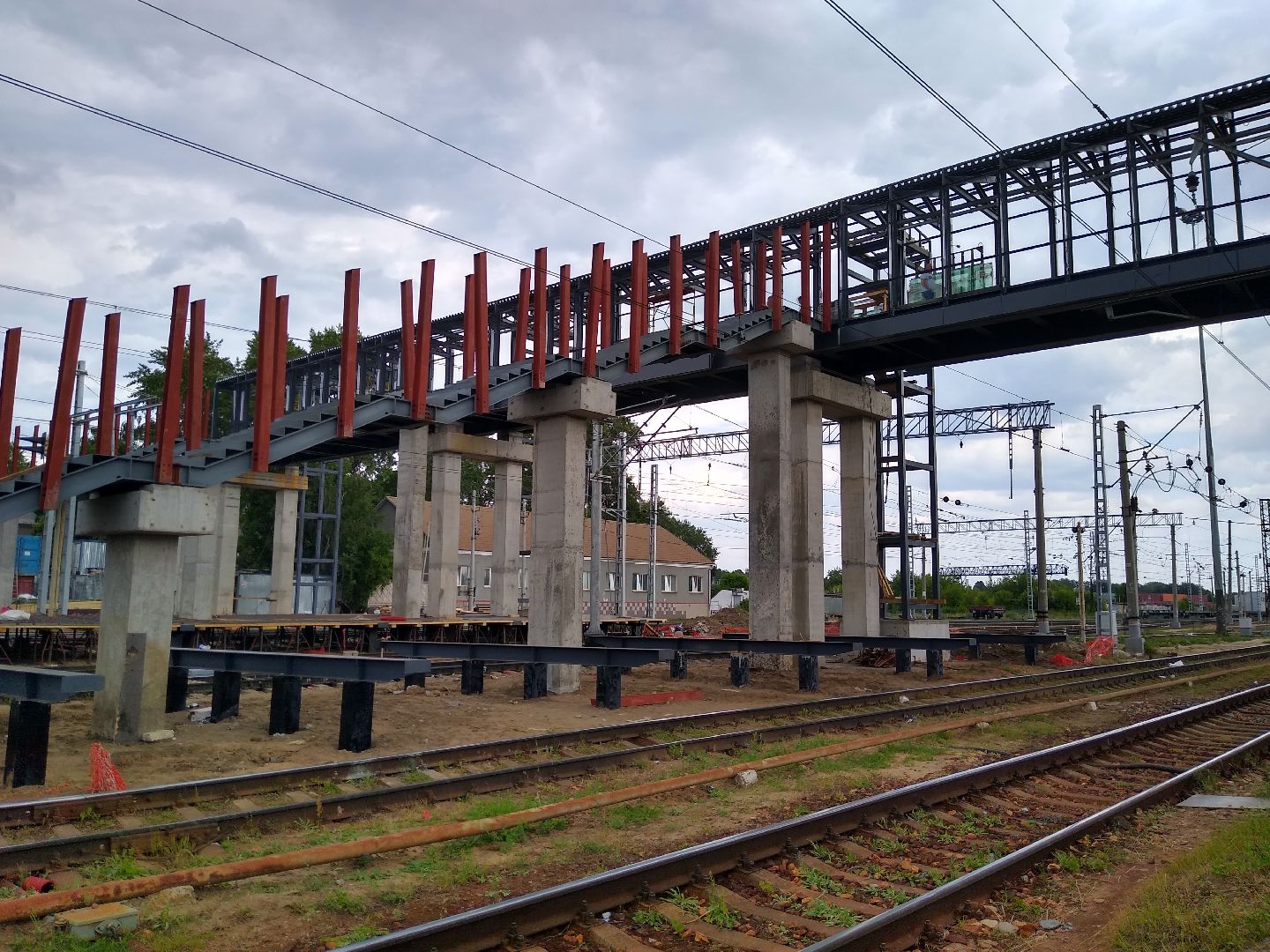 Раменское, транспорт, на мостовом сооружении у платформы Ипподром возвели крышу