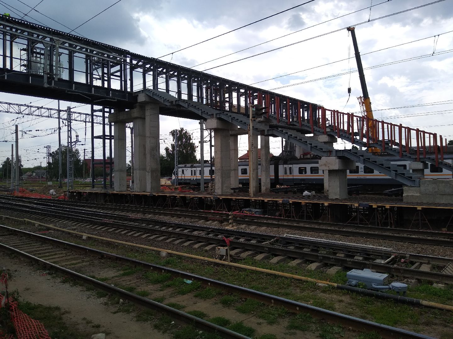 Раменское, транспорт, на мостовом сооружении у платформы Ипподром возвели крышу