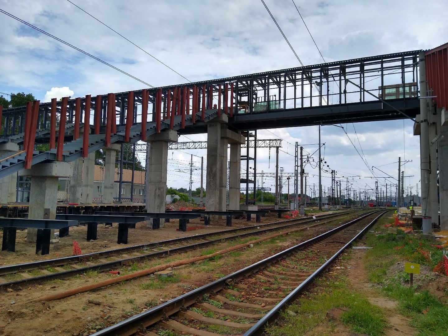 Раменское, транспорт, на мостовом сооружении у платформы Ипподром возвели крышу