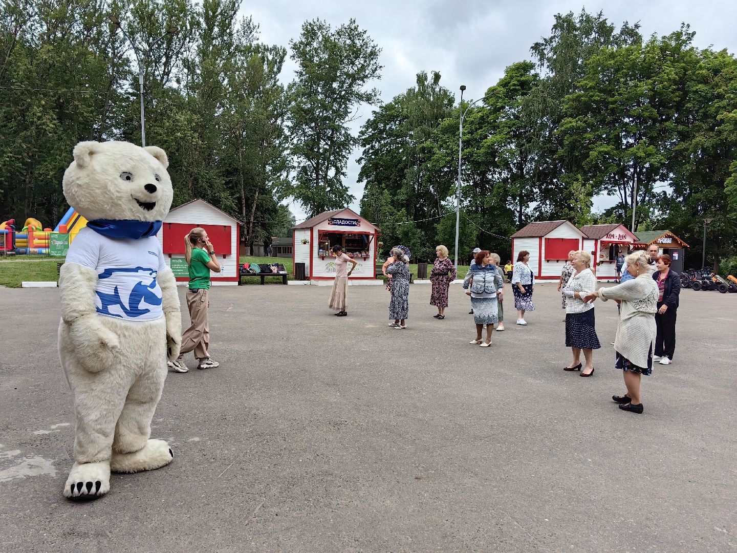 Семья, ромашки, праздник, парк