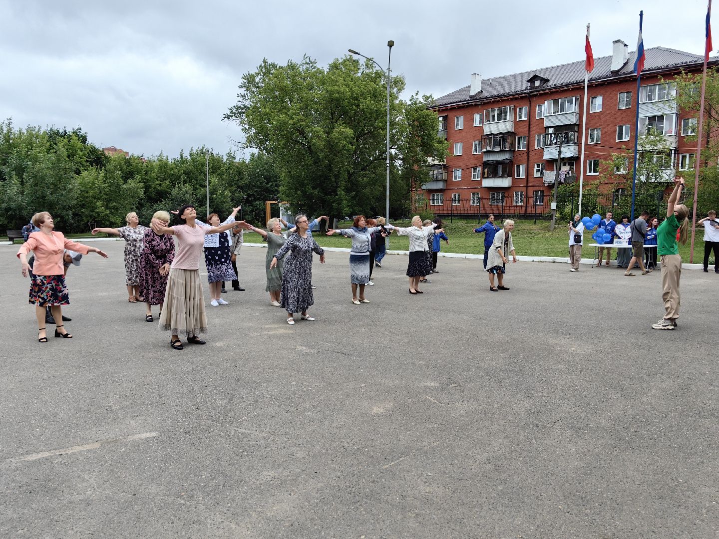 Семья, ромашки, праздник, парк