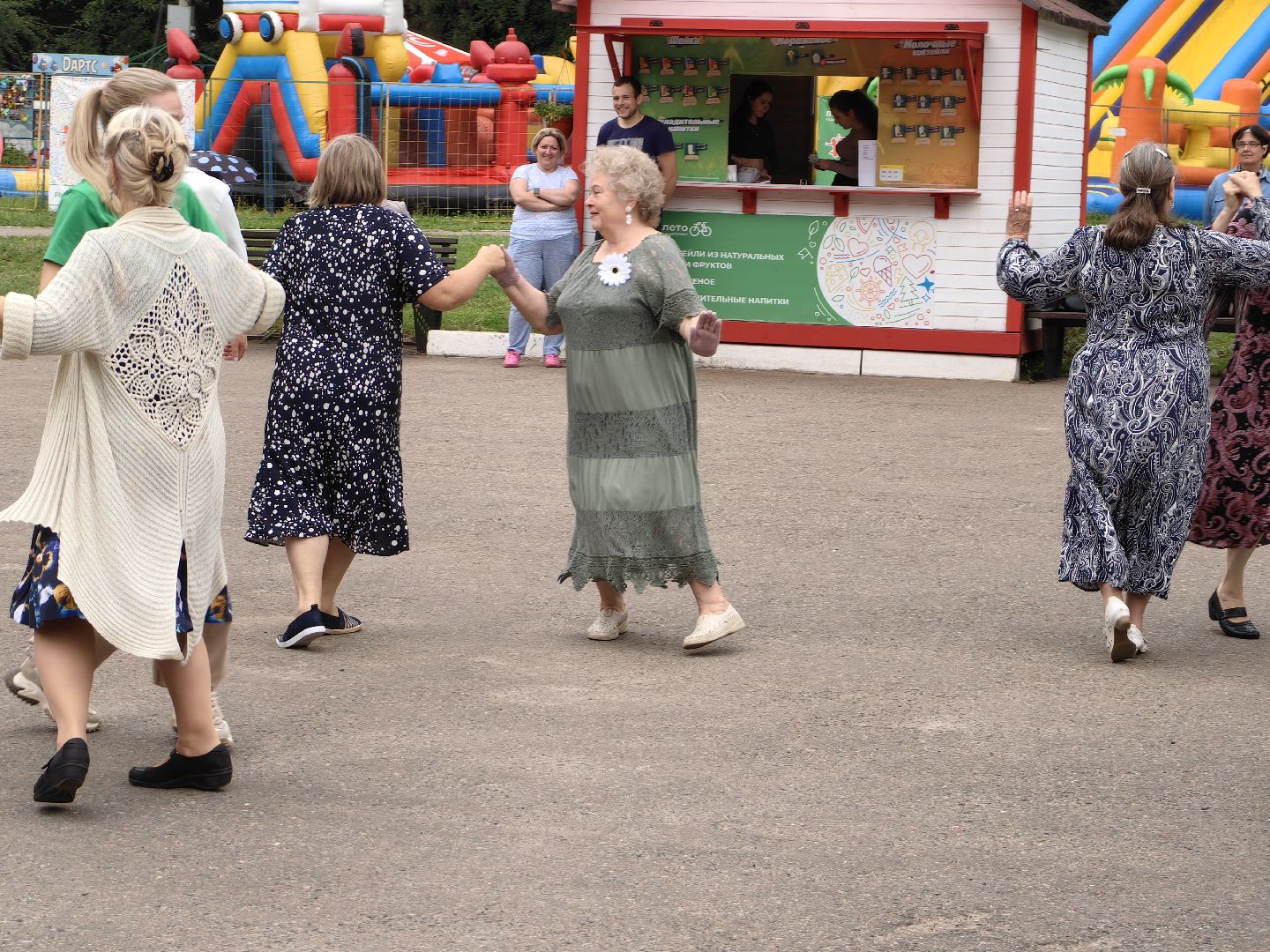 Семья, ромашки, праздник, парк