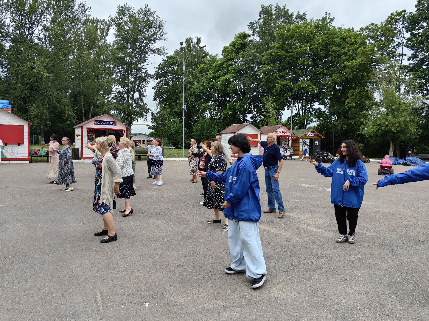 Семья, ромашки, праздник, парк