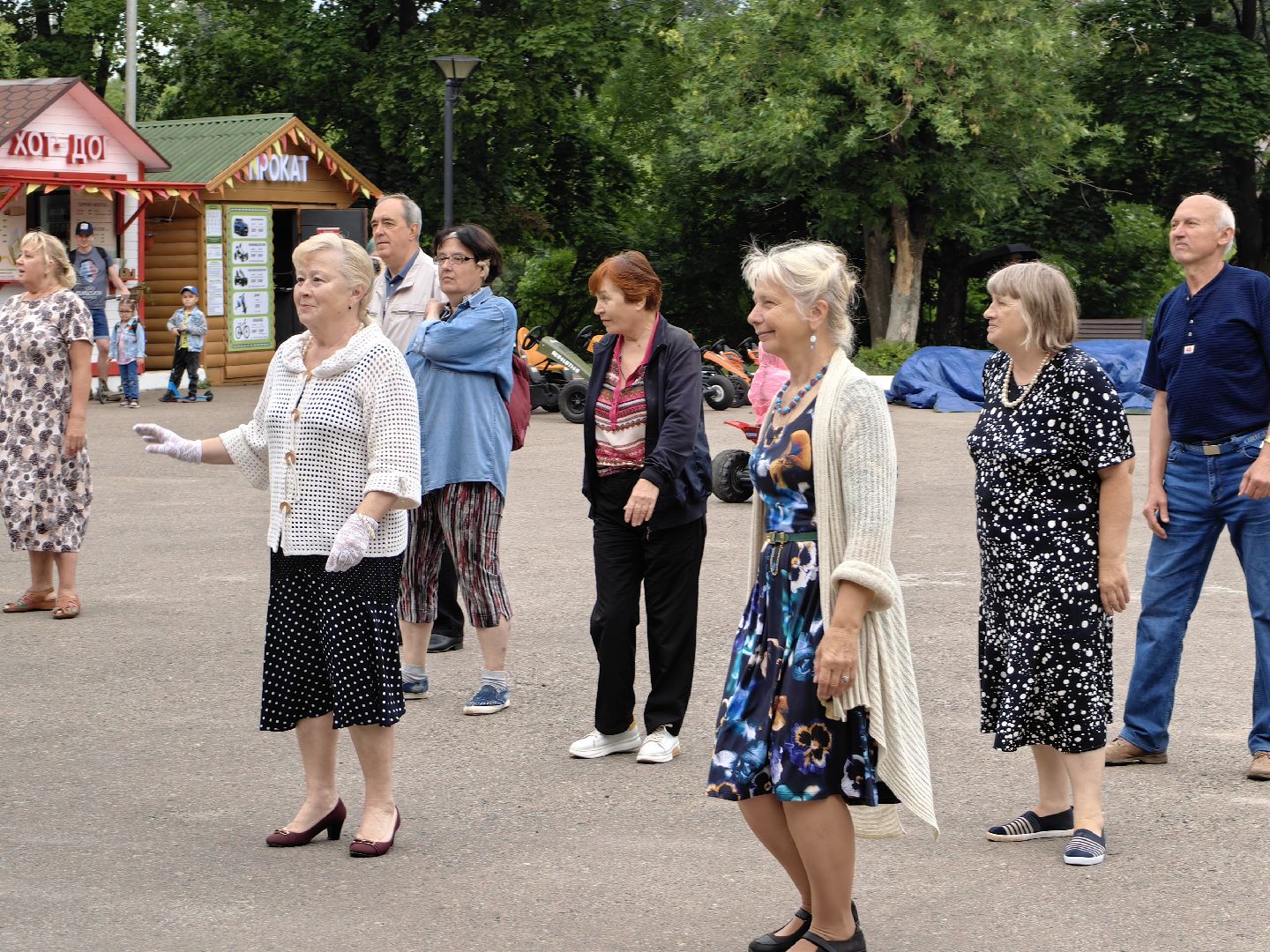 Семья, ромашки, праздник, парк