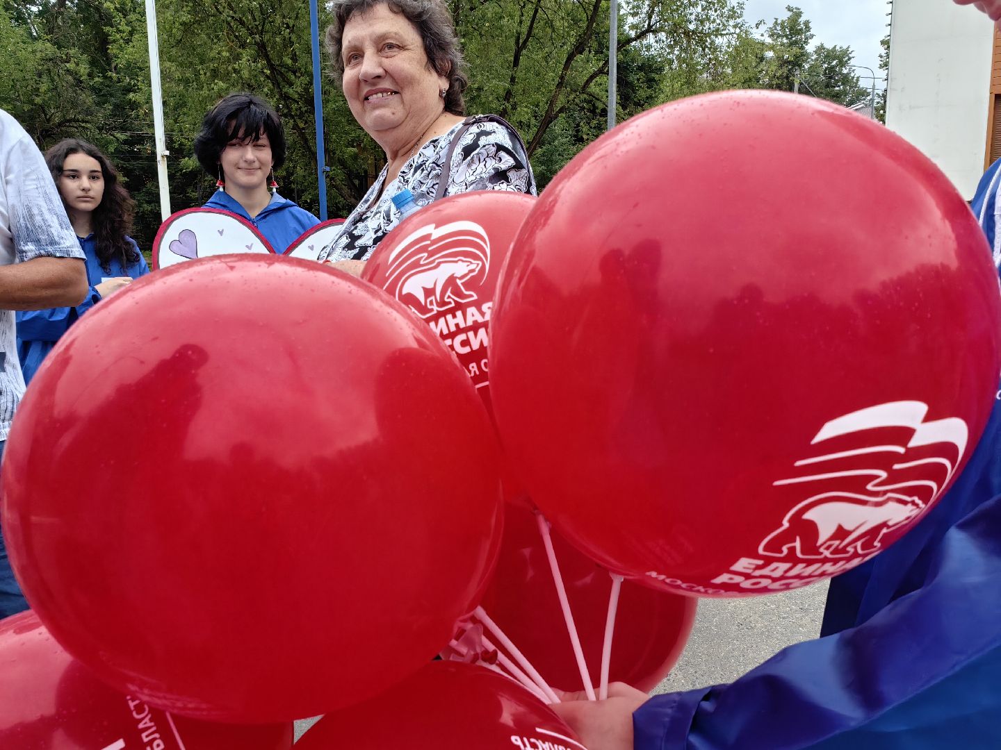 Праздник, день семьи, любви и верности, парк, шарики, подарки, пожелания
