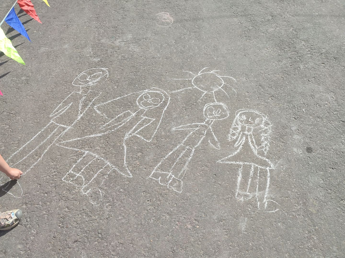 #дети, #талдом, #паркпобеды, #рисункинаасфальте, #мелки