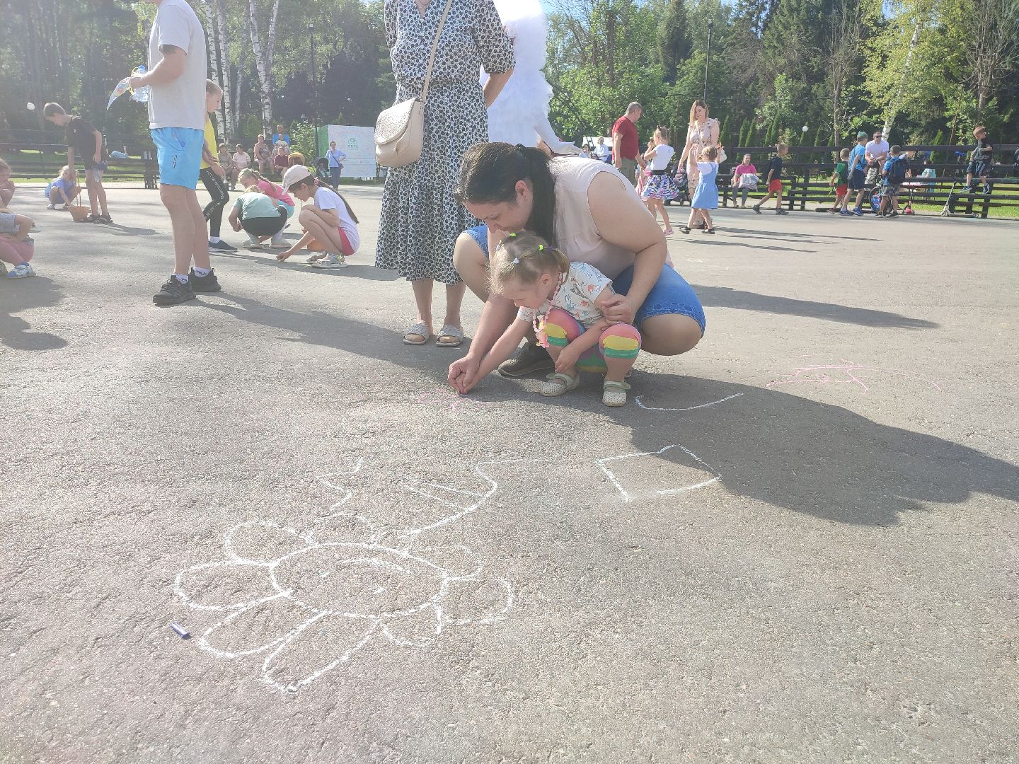 #дети, #талдом, #паркпобеды, #рисункинаасфальте, #мелки