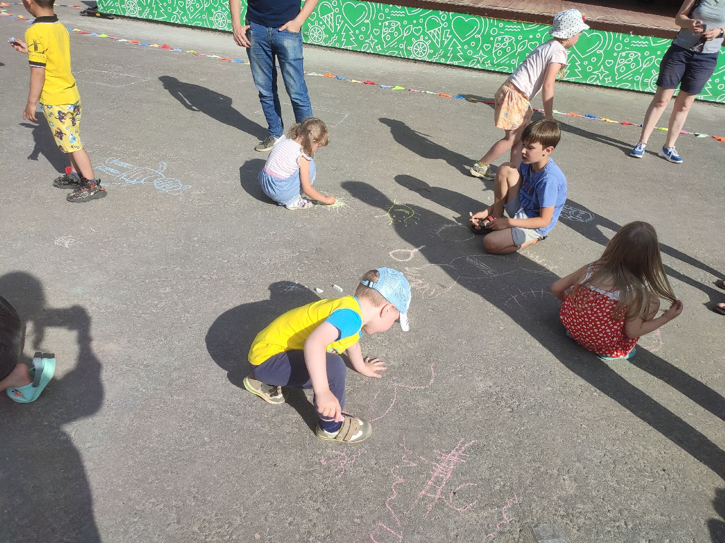 #дети, #талдом, #паркпобеды, #рисункинаасфальте, #мелки
