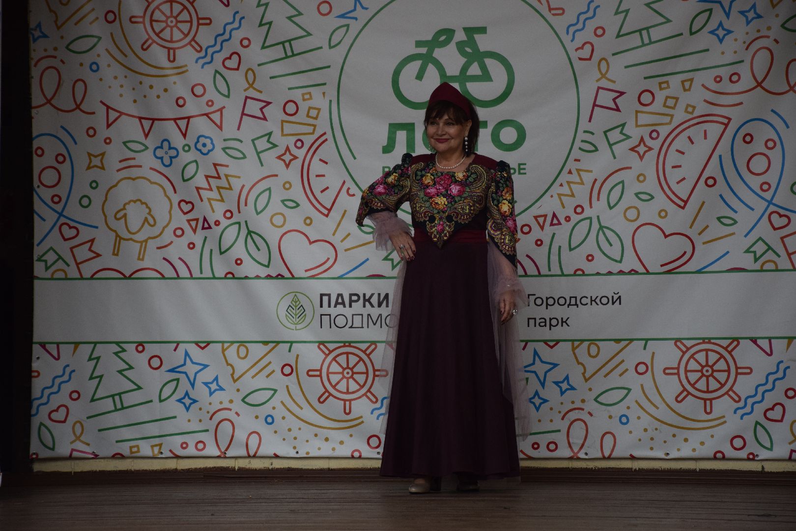 Возраст в моде, манекенщицы, активное долголетие, павлово- посадские платки, дефиле, мода, активное долголетие, Багрянец, Орехово- Зуево, Павловский Посад, платки,