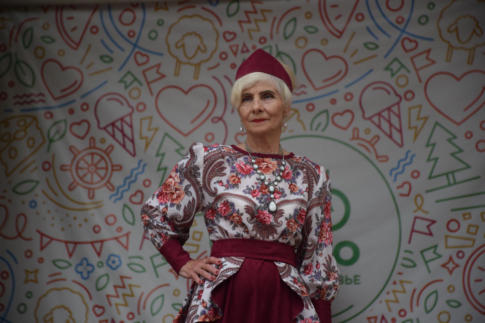 Возраст в моде, манекенщицы, активное долголетие, павлово- посадские платки, дефиле, мода, активное долголетие, Багрянец, Орехово- Зуево, Павловский Посад, платки,