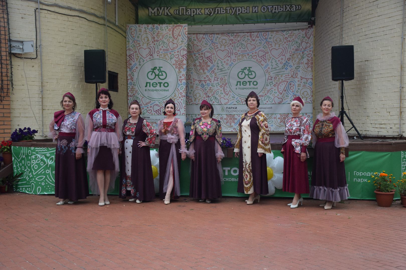 Возраст в моде, манекенщицы, активное долголетие, павлово- посадские платки, дефиле, мода, активное долголетие, Багрянец, Орехово- Зуево, Павловский Посад, платки,