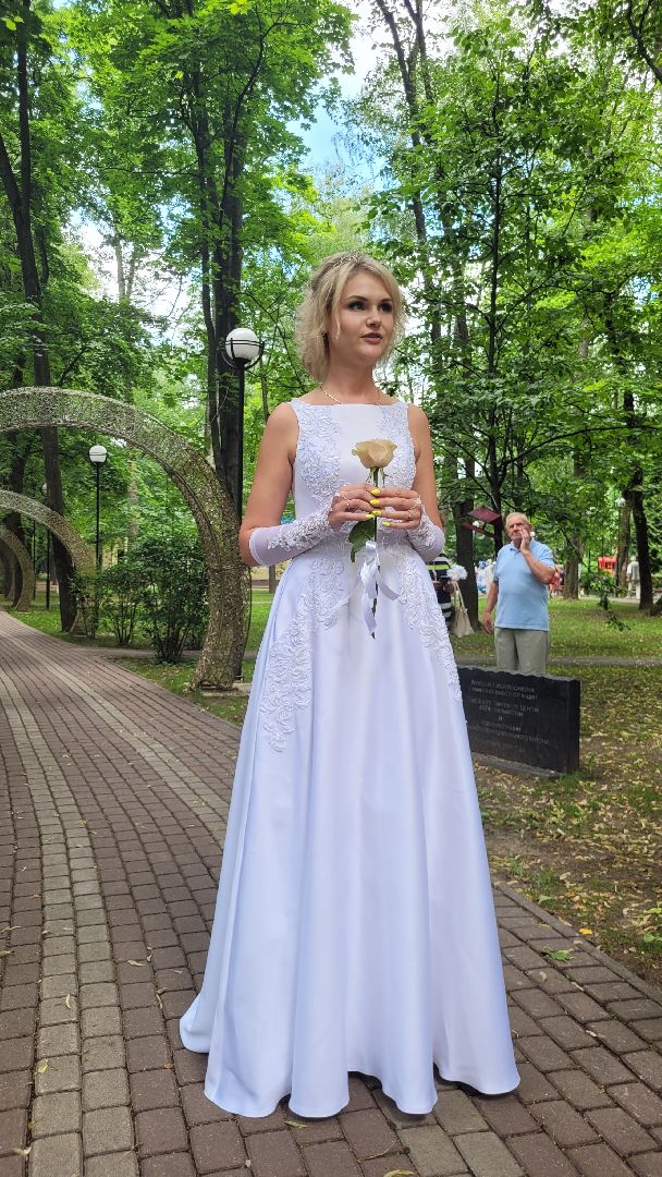 невесты; наряды; видное; парад