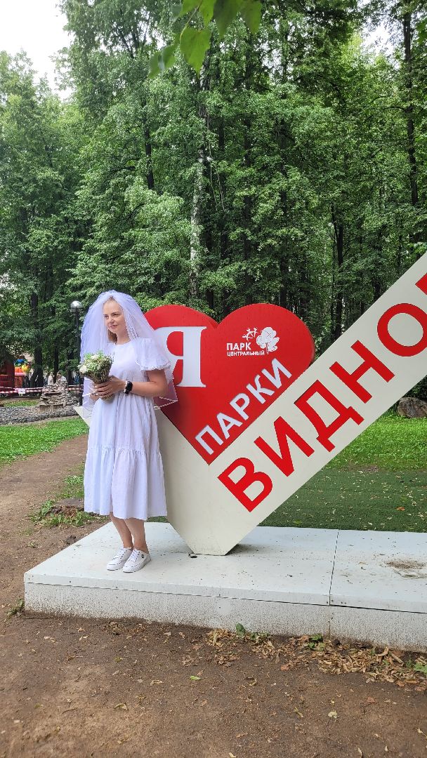 невесты; наряды; видное; парад