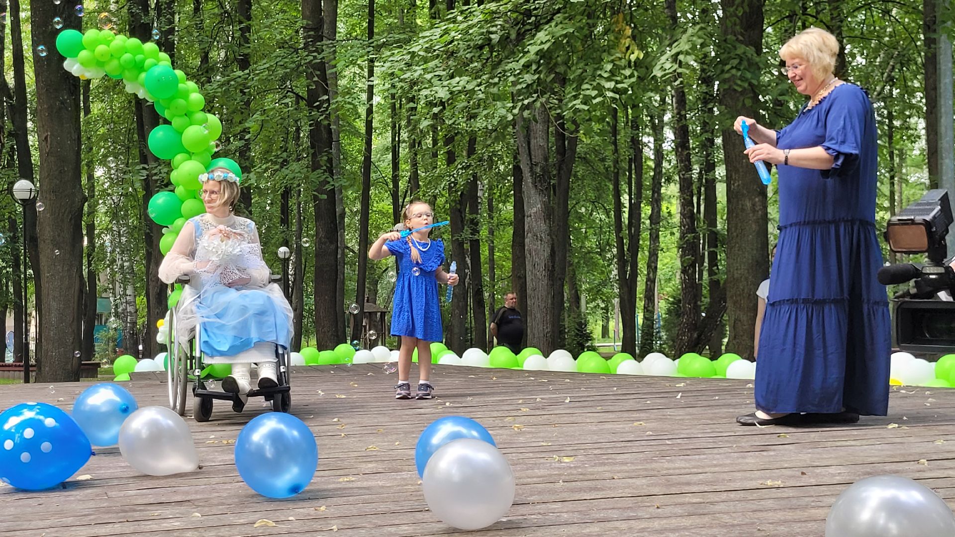 невесты; наряды; видное; парад