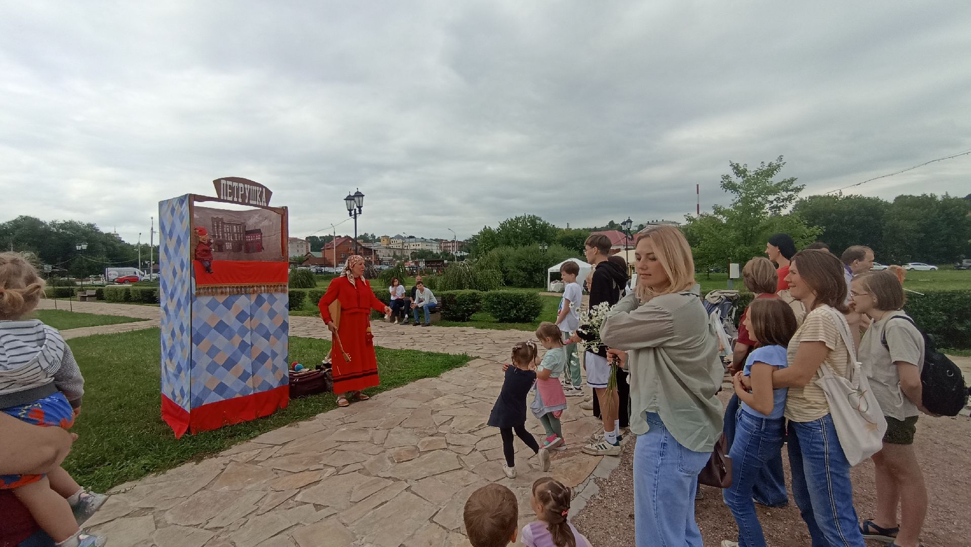 Серпухов, Подмосковье, Принарский парк, кукольный театр, День семьи, любви и верности