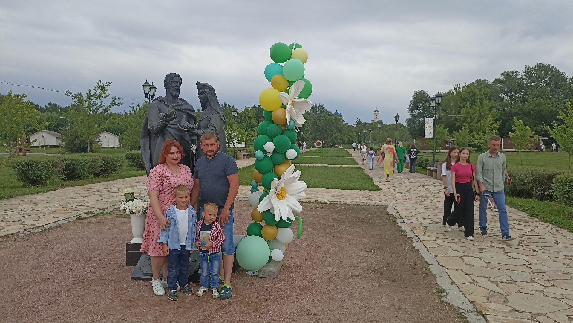 Серпухов, Подмосковье, Принарский парк, кукольный театр, День семьи, любви и верности