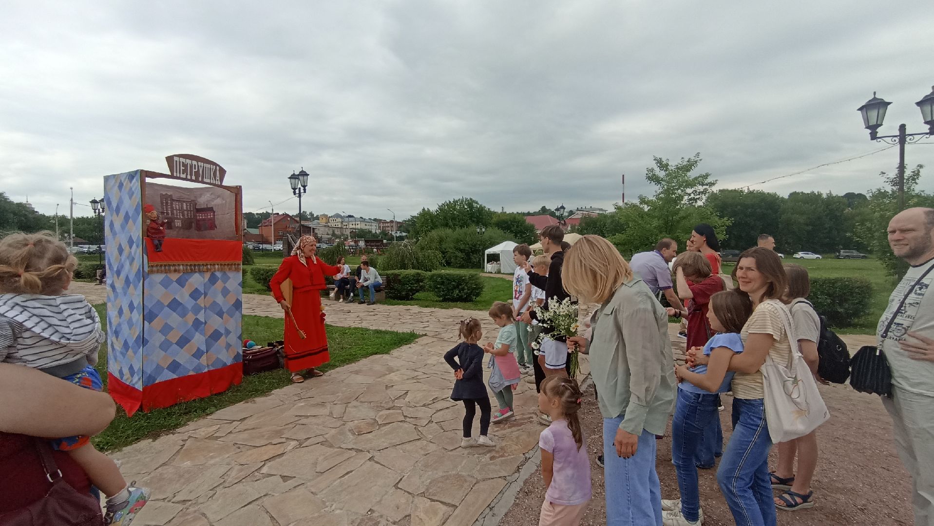 Серпухов, Подмосковье, Принарский парк, кукольный театр, День семьи, любви и верности