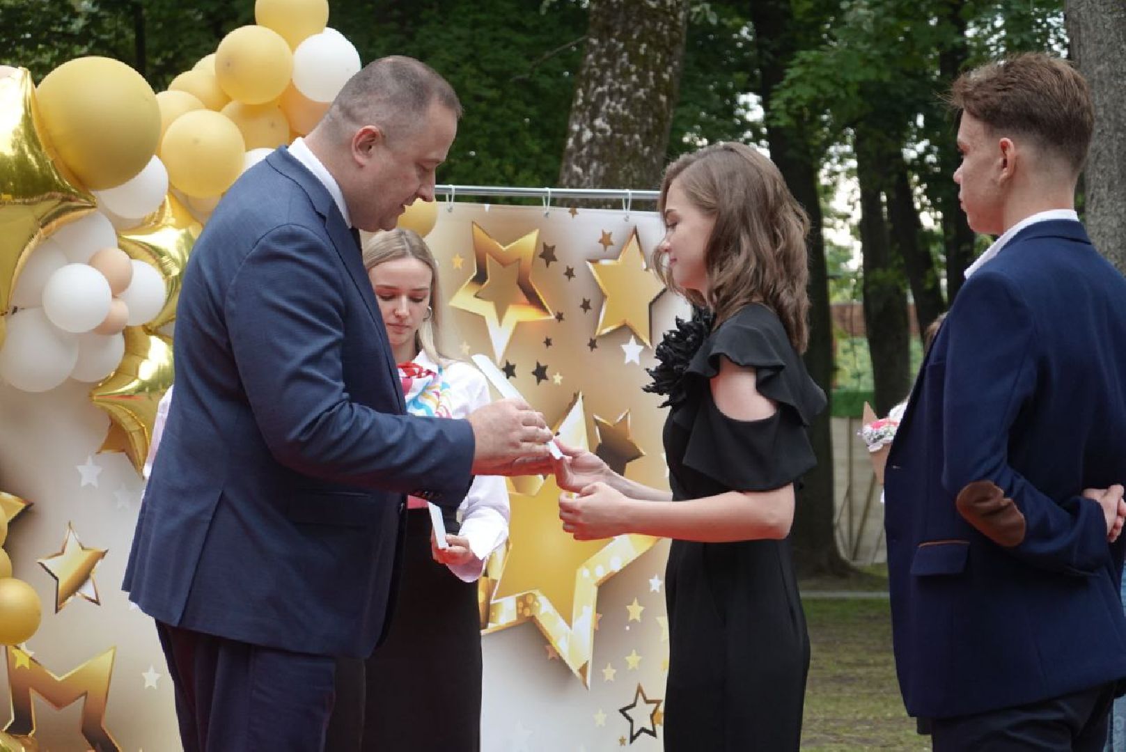 Серпухов, Подмосковье, парк имени Олега Степанова, выпускники, День семьи, любви и верности, медалисты