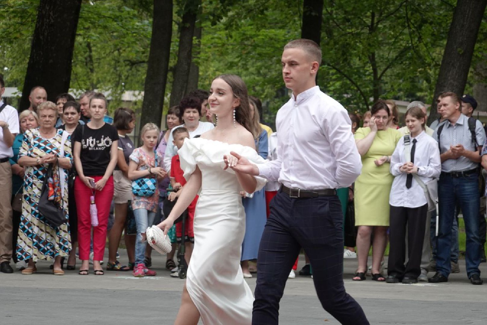 Серпухов, Подмосковье, парк имени Олега Степанова, выпускники, День семьи, любви и верности, медалисты