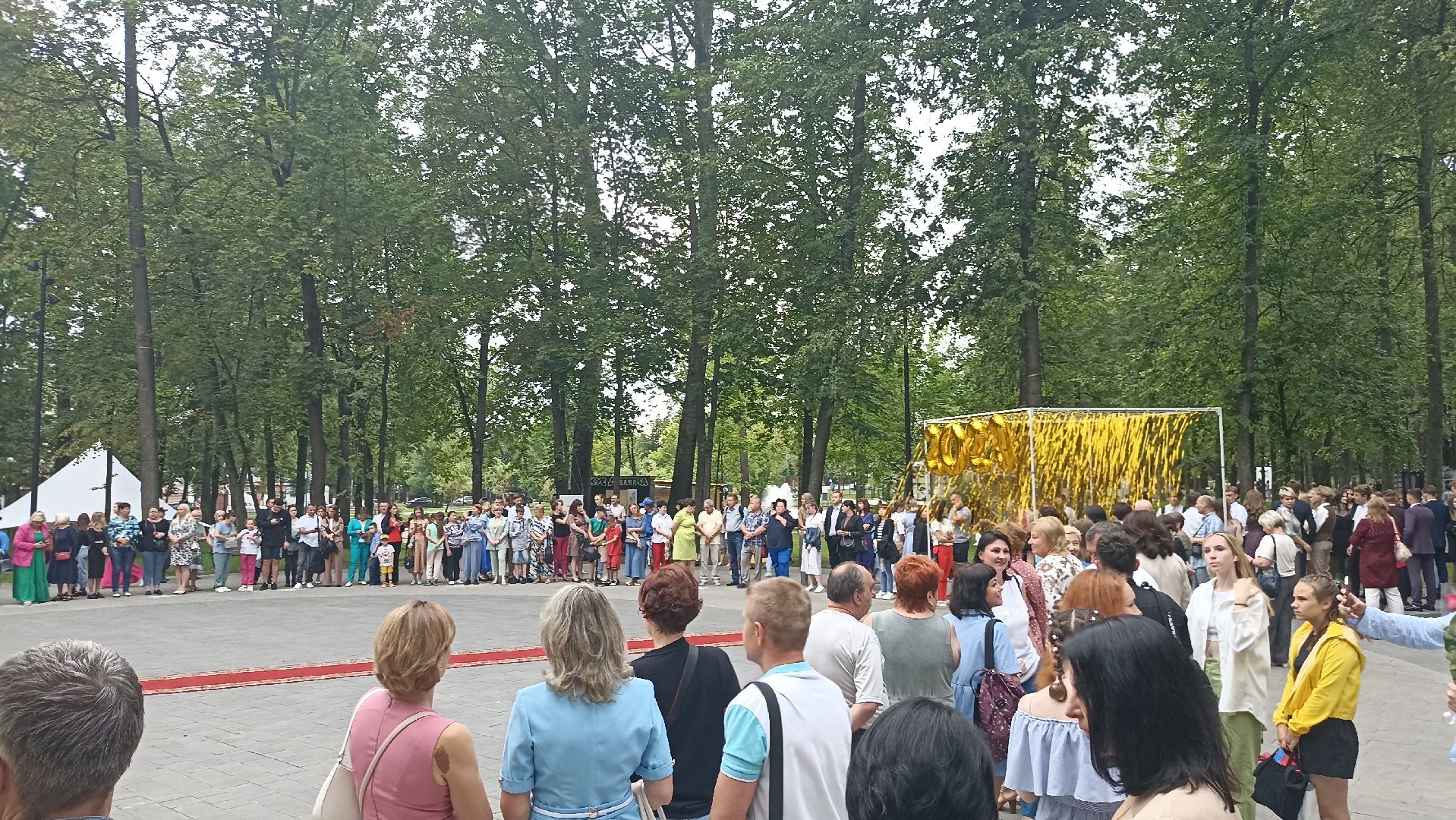 Серпухов, Подмосковье, парк имени Олега Степанова, выпускники, День семьи, любви и верности, медалисты