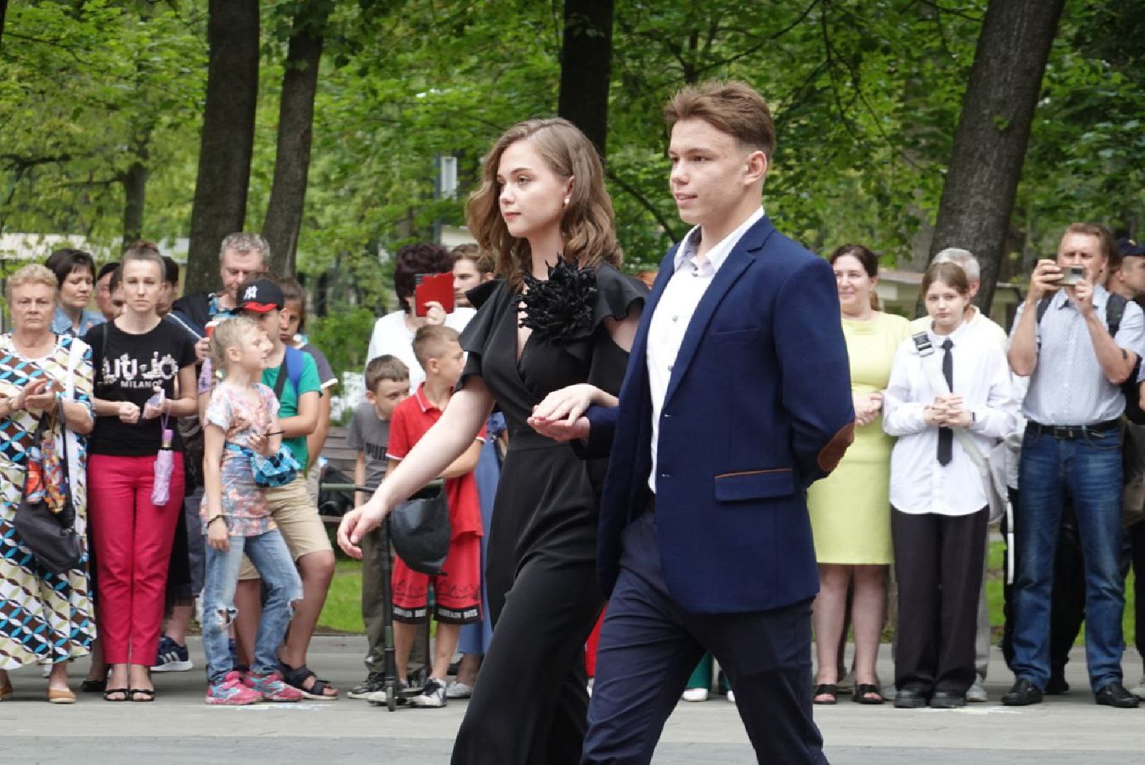 Серпухов, Подмосковье, парк имени Олега Степанова, выпускники, День семьи, любви и верности, медалисты