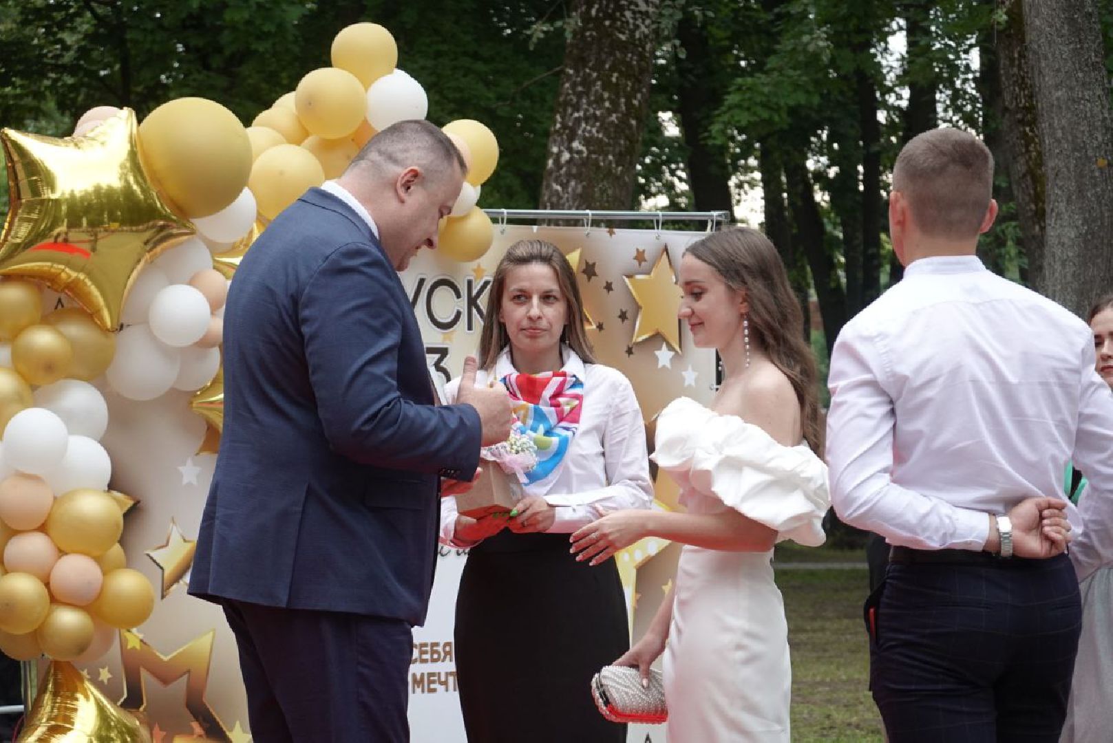 Серпухов, Подмосковье, парк имени Олега Степанова, выпускники, День семьи, любви и верности, медалисты