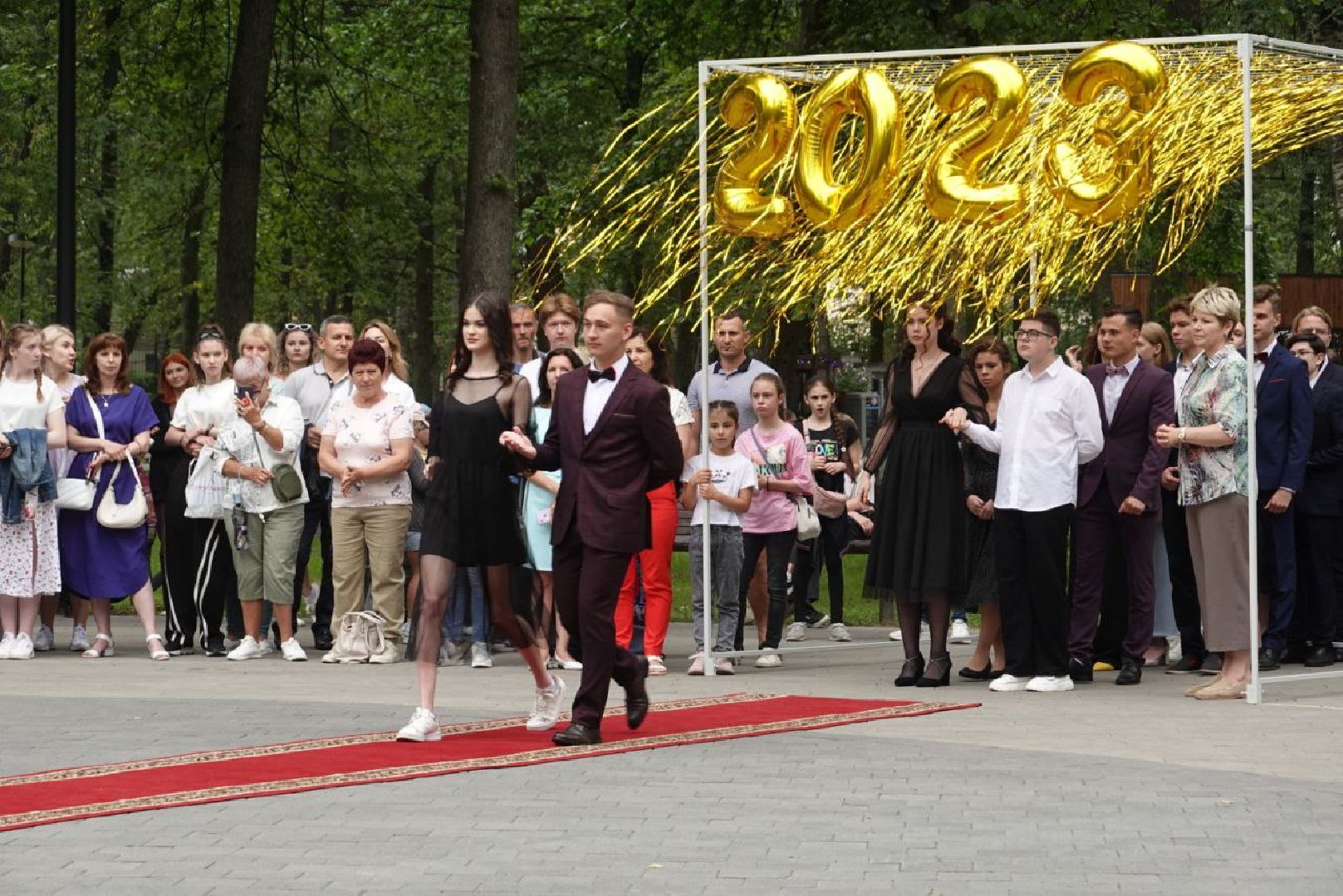 Серпухов, Подмосковье, парк имени Олега Степанова, выпускники, День семьи, любви и верности, медалисты