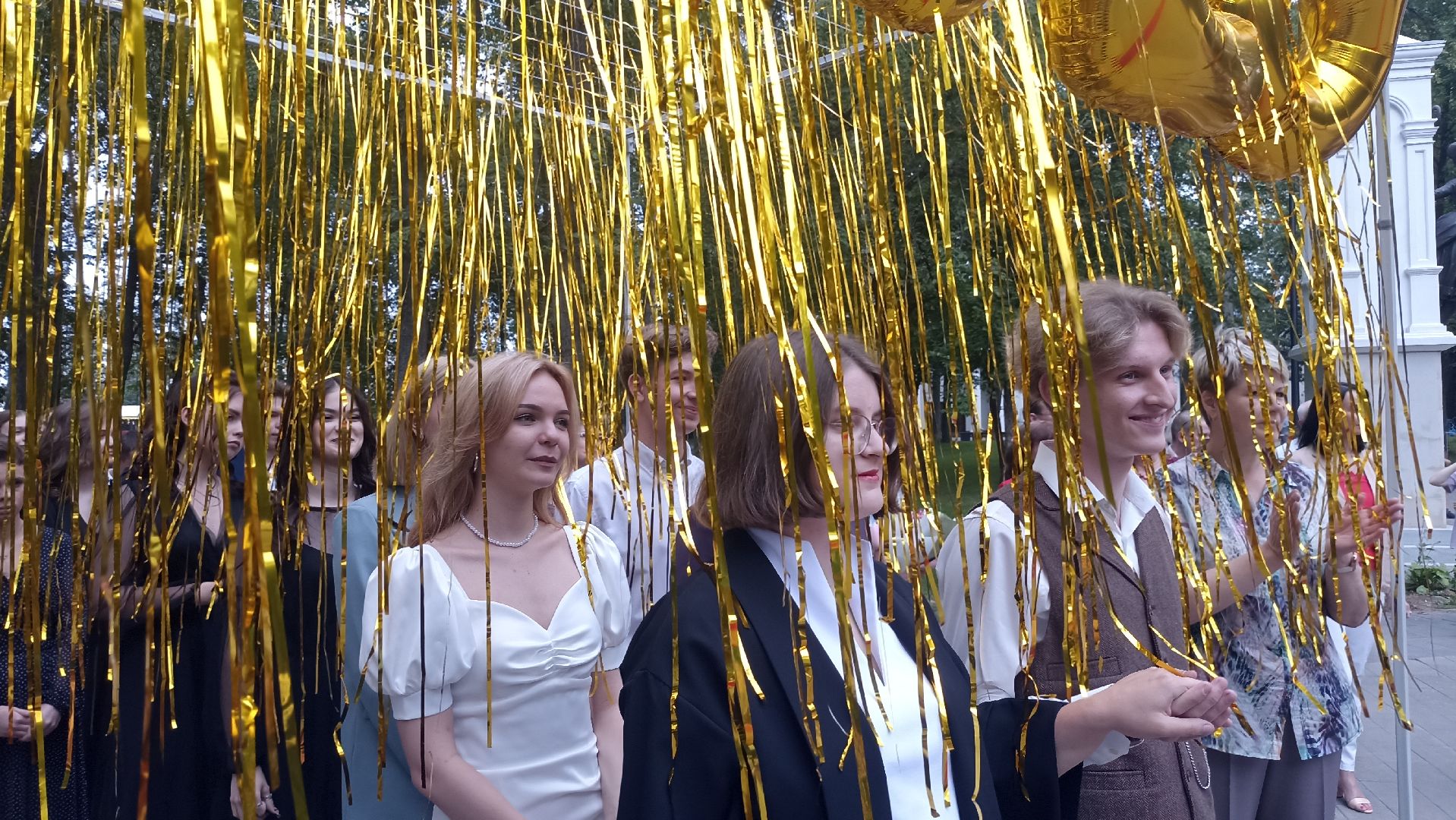 Серпухов, Подмосковье, парк имени Олега Степанова, выпускники, День семьи, любви и верности, медалисты